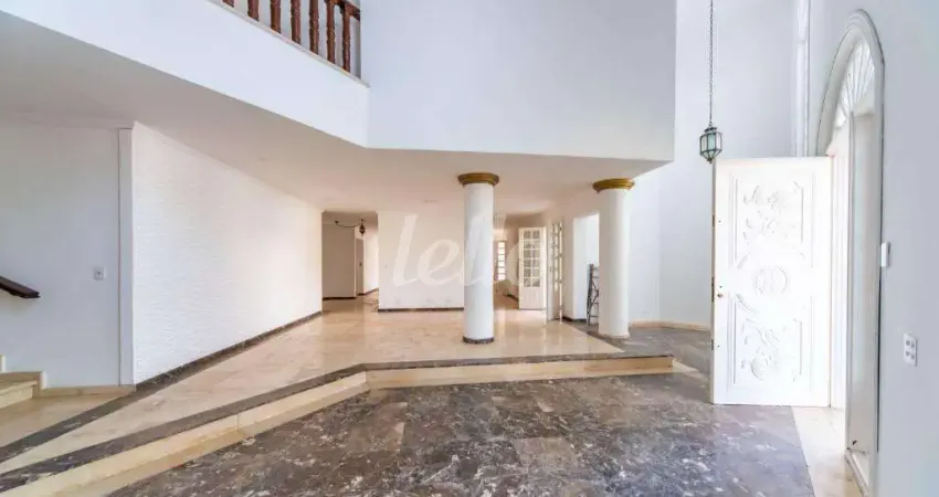 Casa com 5 quartos para alugar na Rua Gilberto Freire, --, Jardim São Caetano, São Caetano do Sul