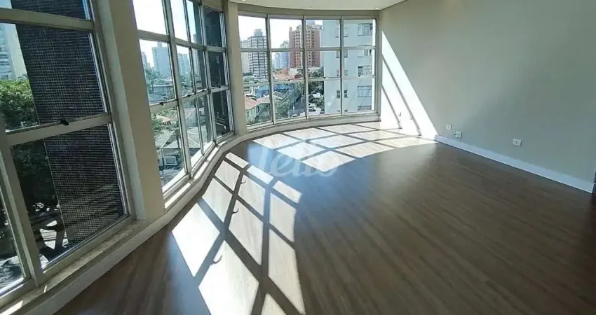 Apartamento com 3 quartos para alugar na Avenida Paes de Barros, --, Mooca, São Paulo