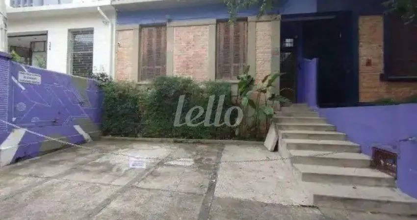 Casa comercial com 4 salas para alugar na Rua Lisboa, --, Cerqueira César, São Paulo