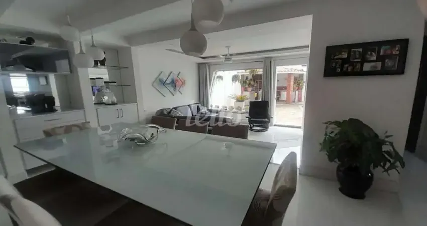 Casa com 3 quartos para alugar na Rua Giovani Pattoli, --, Jardim Avelino, São Paulo