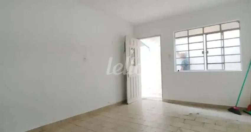 Casa com 1 quarto para alugar na Rua Professor Jaime Balão, --, Parque Vitória, São Paulo