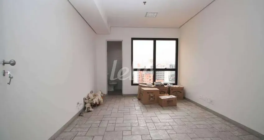 Sala comercial com 2 salas para alugar na Rua Américo Brasiliense, --, Chácara Santo Antônio, São Paulo