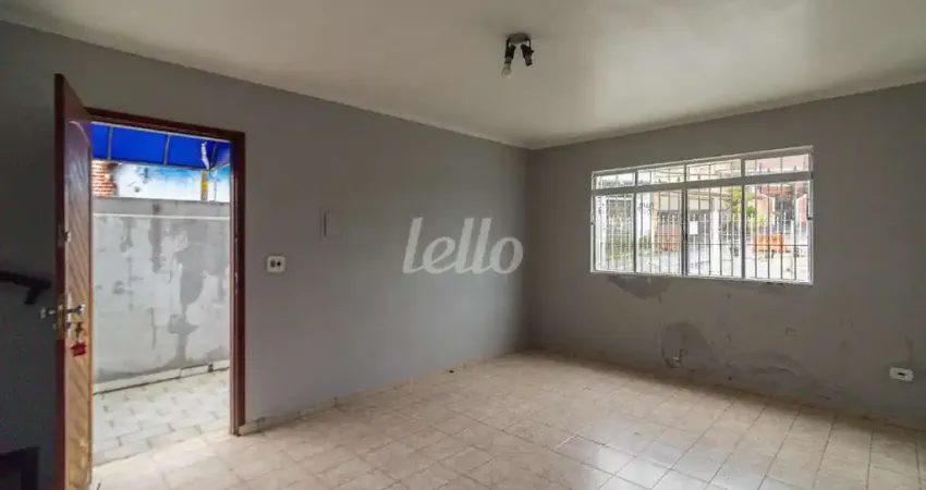Casa com 2 quartos para alugar na Rua Mata Redonda, --, Vila Nivi, São Paulo