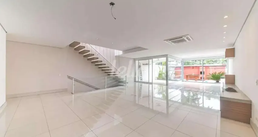 Casa em condomínio fechado com 4 quartos para alugar na Rua Vicente Leporace, --, Campo Belo, São Paulo