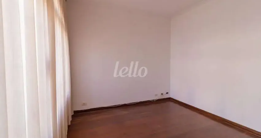 Casa com 3 quartos para alugar na Rua Dona Cândida, --, Vila Gomes Cardim, São Paulo