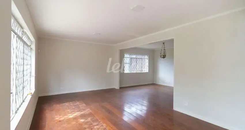 Casa com 4 quartos para alugar na Rua Deputado Fábio Aranha, --, Pacaembu, São Paulo