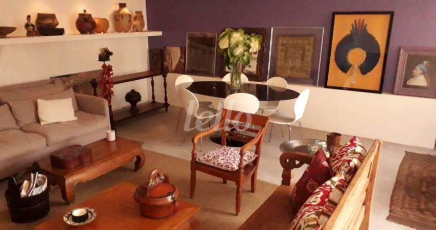 Casa comercial com 11 salas à venda na Avenida Arnolfo Azevedo, 182, Pacaembu, São Paulo