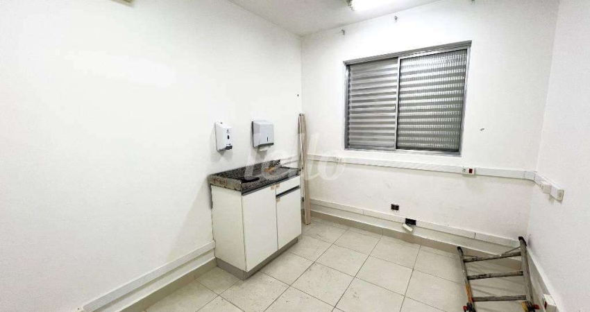Casa comercial com 9 salas à venda na Avenida Moreira Guimarães, 770, Indianópolis, São Paulo