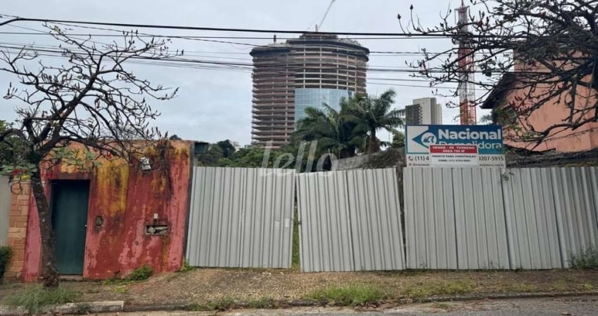 Terreno em condomínio fechado à venda na Rua Poconé, 53, Sumaré, São Paulo