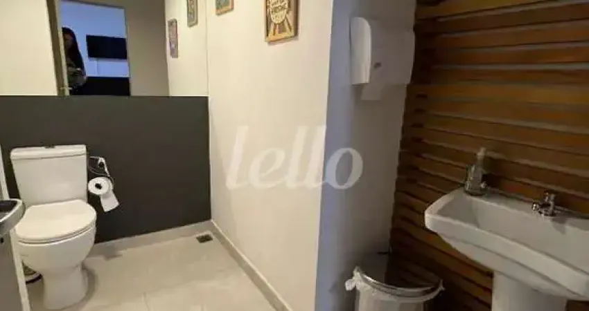 Casa comercial à venda na Avenida São Valério, 215, Jardim Guedala, São Paulo