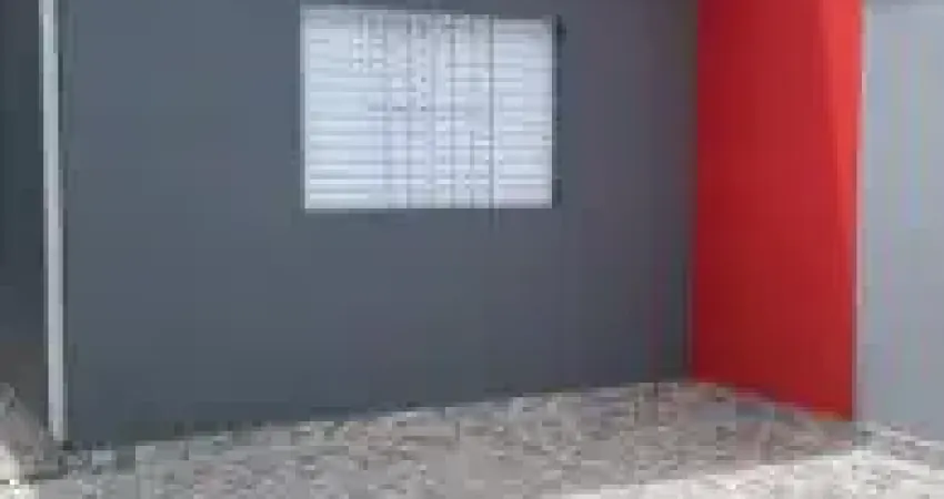 Linda casa no bairro Balneário Gaivota, em Itanhaém - lado praia em rua calçada.