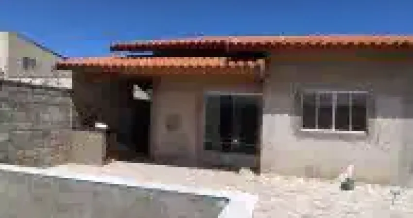 Casa no Bairro Tupy, em Itanhaém - localizada no lado praia, em rua de terra.