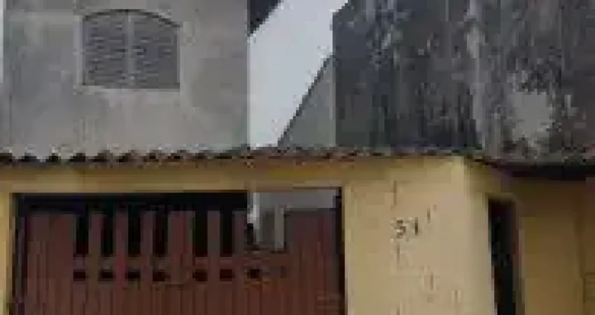 Casa no bairro Suarão, em Itanhaém - localizada lado serra, em rua calçada.
