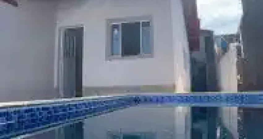 Casa no bairro Agenor dos Campos, em Mongaguá - localizado lado serra, em rua calçada.