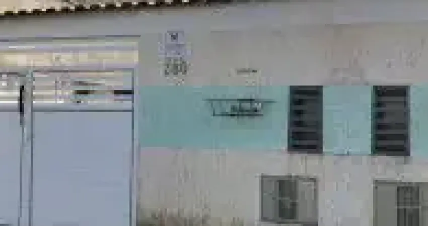 Casa no bairro Tupy, em Itanhaém - localizado lado praia, em rua calçada.