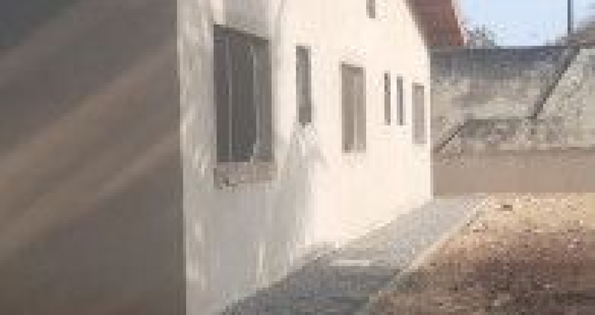 Casa no bairro Jardim Jamaica, em Itanhaém - localizado lado praia, em rua calçada.