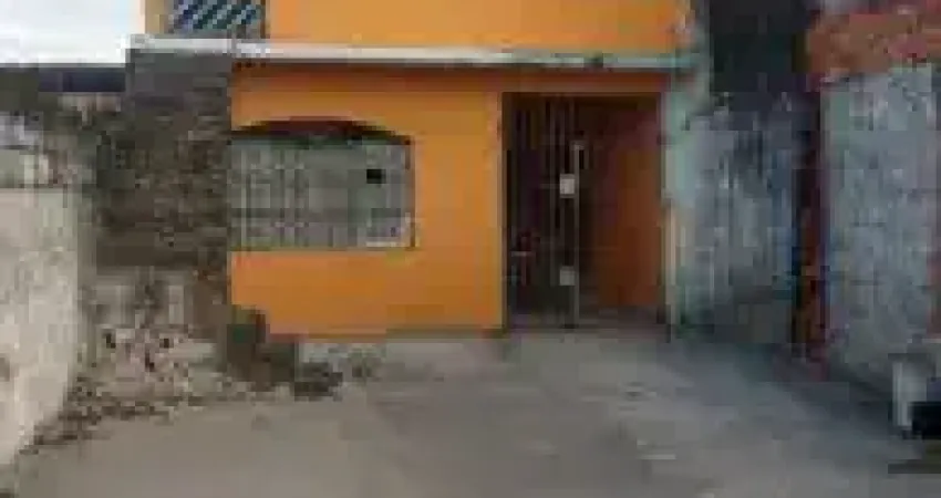 Casa no bairro Nossa Senhora do Sion, em Itanhaém - localizado lado praia, em rua calçada.
