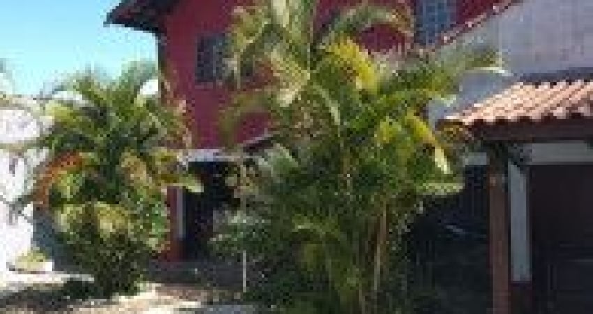 Casa no bairro Jardim Lindomar, em Itanhaém - localizada no lado praia, em rua calçada.
