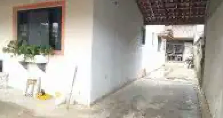 Casa no bairro Balneário Gaivota, em Itanhaém - localizado lado praia, em rua calçada.