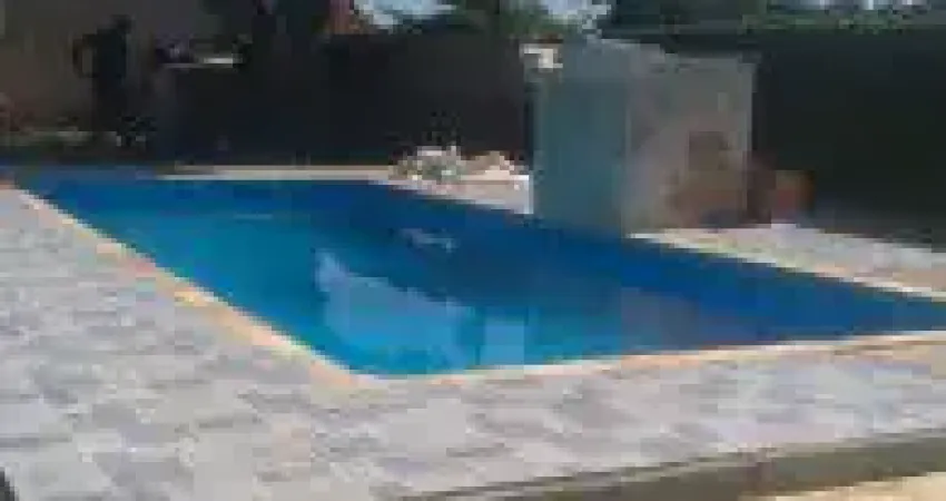 Casa no bairro Nossa Senhora do Sion, em Itanhaém - localizada lado praia.