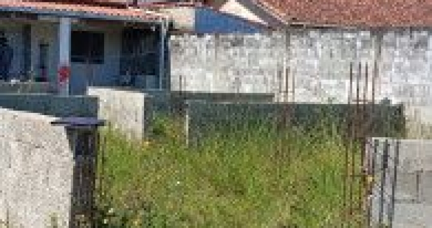 Casa no bairro Jardim Jamaica, em Itanhaém - localizado lado praia, em rua de terra.