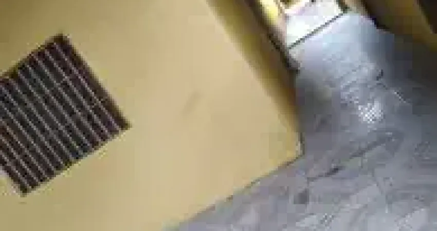 Casa no bairro Itaguaí, em Mongaguá - localizada lado serra, em rua asfaltada.