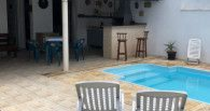 Casa no bairro Cibratel 2, em Itanhaém - sendo lado praia, em rua calçada.