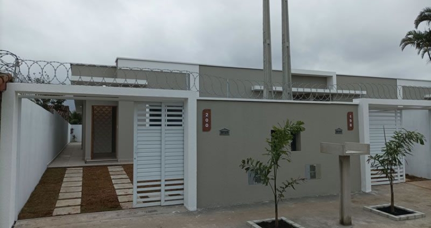 Ótima casa no bairro Cibratel 2, em Itanhaém - ótima localização, em rua calçada.