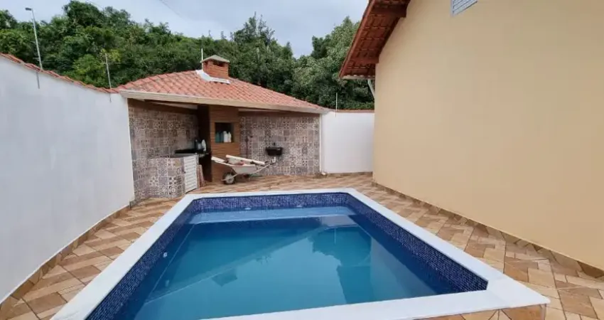 Ótima casa no bairro Jardim Jamaica, em Itanhaém - localizada lado praia.