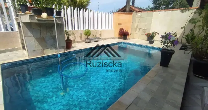 Ótima casa  no bairro Santa Julia, em Itanhaém - localizado lado praia, em rua calçada.