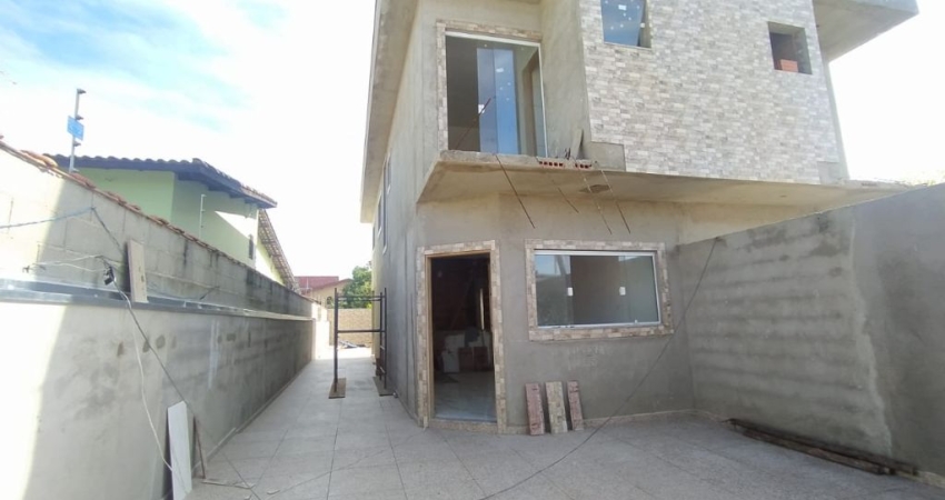 Ótima casa à venda no bairro Tupy, em Itanhaém * Lado praia, em rua calçada; Aceita financiamento bancário!
