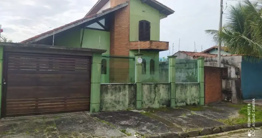 Ótimo sobrado à venda no bairro Bopiranga, em Itanhaém ** Localizado lado praia, em rua calçada.