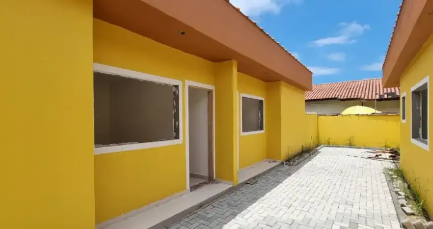 Casa com piscina em condomínio no bairro Cibratel 2, em Itanhaém * Lado praia, em rua calçada.