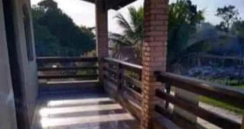 Sobrado com salão comercial no bairro Jardim Guacyra em Itanhaém-SP
