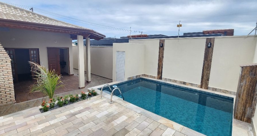 CASA NOVA COM PISCINA Á VENDA EM ITANHAÉM - 1200M DO MAR .