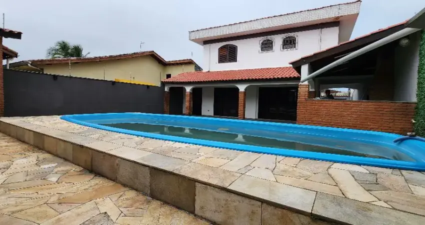 Casa a venda em Itanhaém , Jardim Ivoty , próximo ao centro da cidade .