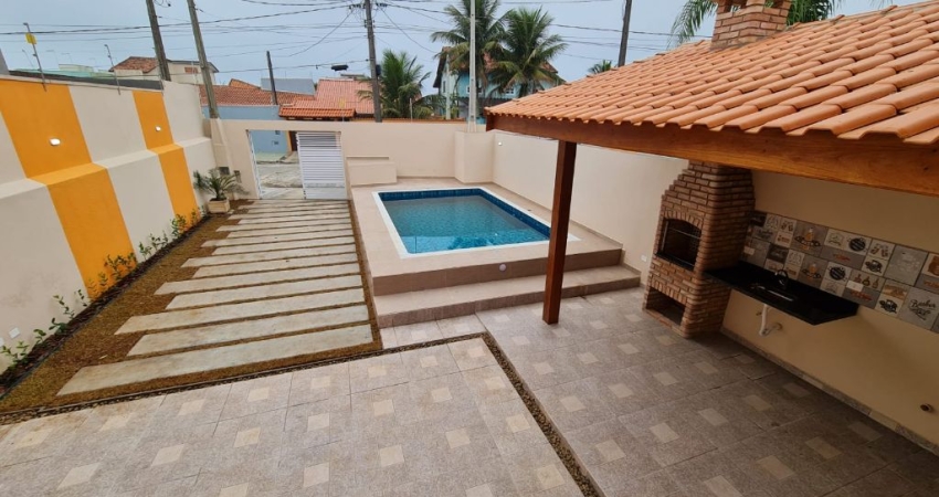 Casa Sobreposta com piscina á 200m do mar - Itanhaém/SP.