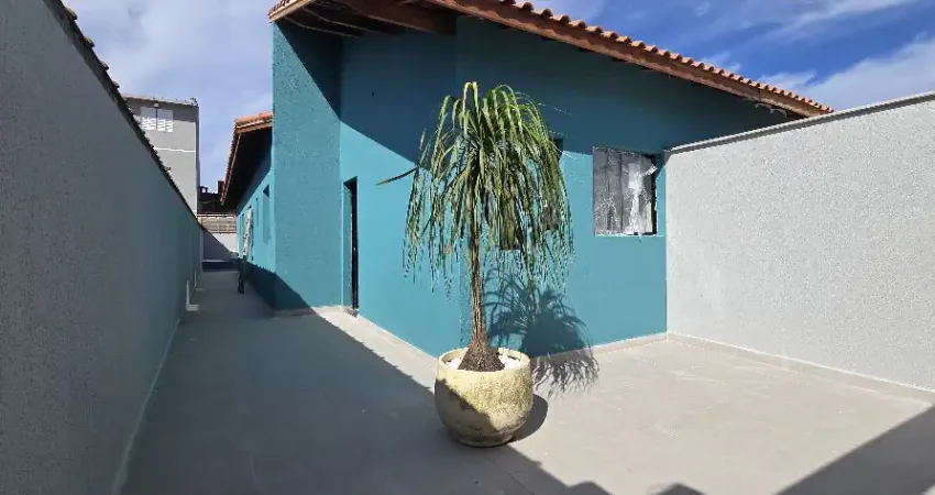 Casa a venda em Itanhaém - com PISCINA á 1500m do mar - Jardim Jamaica