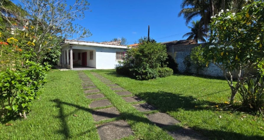 CASA Á VENDA Á 400M DO MAR - 425M² DE TERRENO - ITANHAÉM/SP