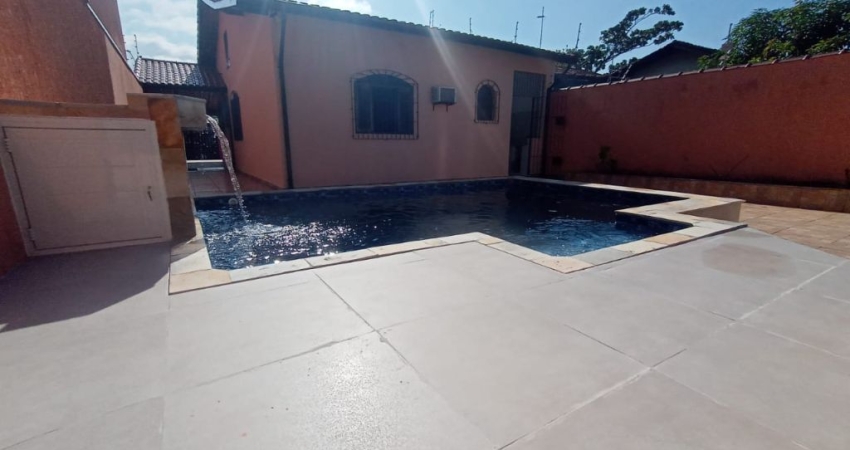 Casa com 3 quartos mobiliada e com piscina á venda em Itanhaém/SP