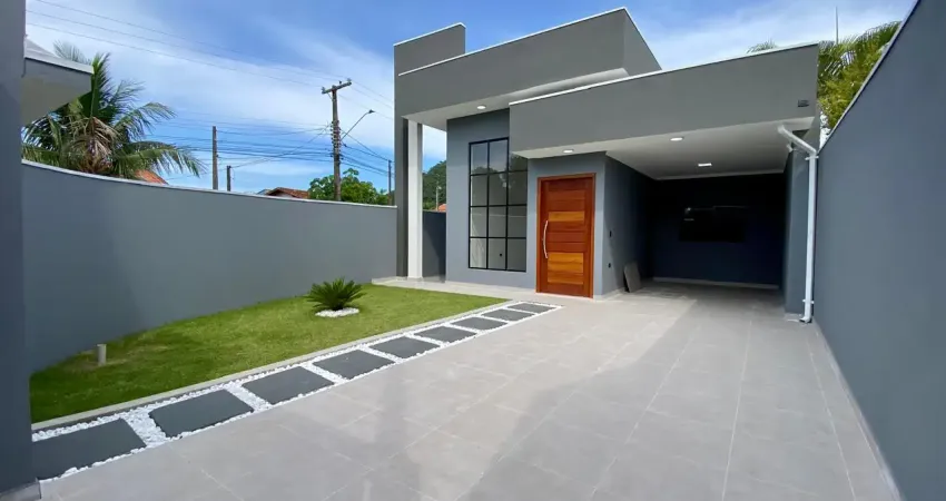 Casa á venda em mongaguá com piscina fino acabamento apenas 600m do mar