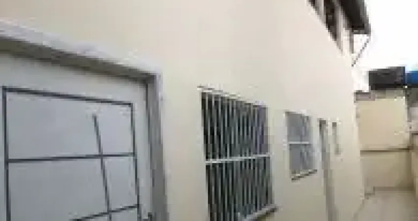 Linda casa localizada no Campos Elísios - em rua asfaltada