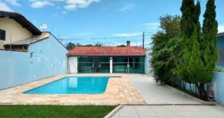 Belíssima casa localizada no bairro Cibratel - lado praia.