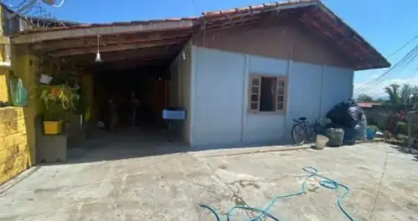 Excelente casa localizada no Jardim Corumbá - lado praia