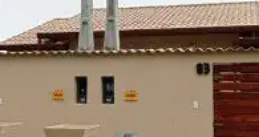Excelente casa localizada no Balneário Gaivota - lado praia, em rua calçada.