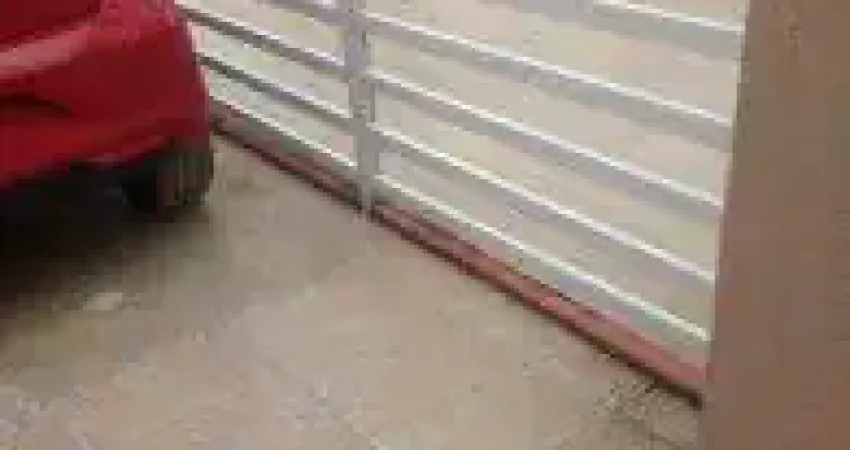 Casa excelente localizada no bairro Tupy, em Itanhaém - lado praia, em rua calçada.
