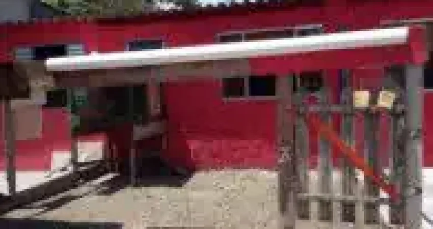 Excelente casa no Balneário Gaivota, em Itanhaém - Possui churrasqueira, espaço para piscina, próximo ao centro comercial do bairro.