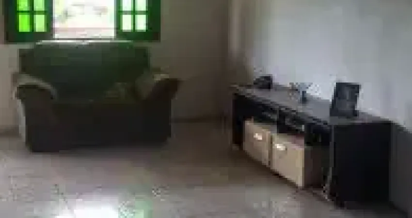 Excelente casa no bairro Santa Julia, em Itanhaém - Possui churrasqueira, edícula e salão comercial.