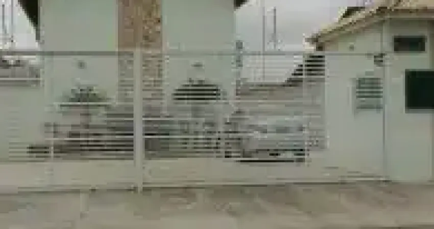 Excelente sobrado em condomínio no Cibratel 2 - lado serra em rua calçada, possui churrasqueira.