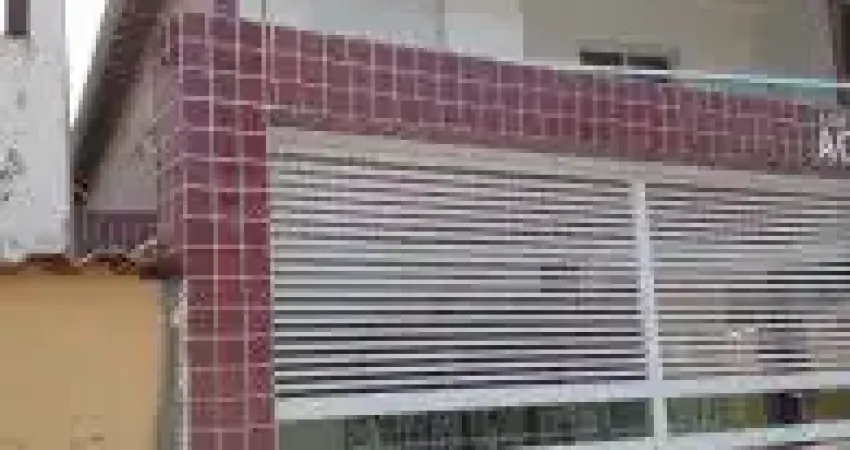 Ótima casa no bairro Aviação em Praia Grande - localizado lado praia em rua calçada.